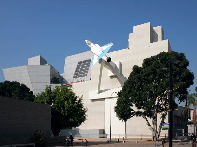 Фрэнк Гери (Frank Gehry): Air and Space exhibit building (Здание аэро-космического павильона Калифорнийского университета Науки и Промышленности), California Museum of Science and Industry, Los Angeles, California, USA, 1982-1984